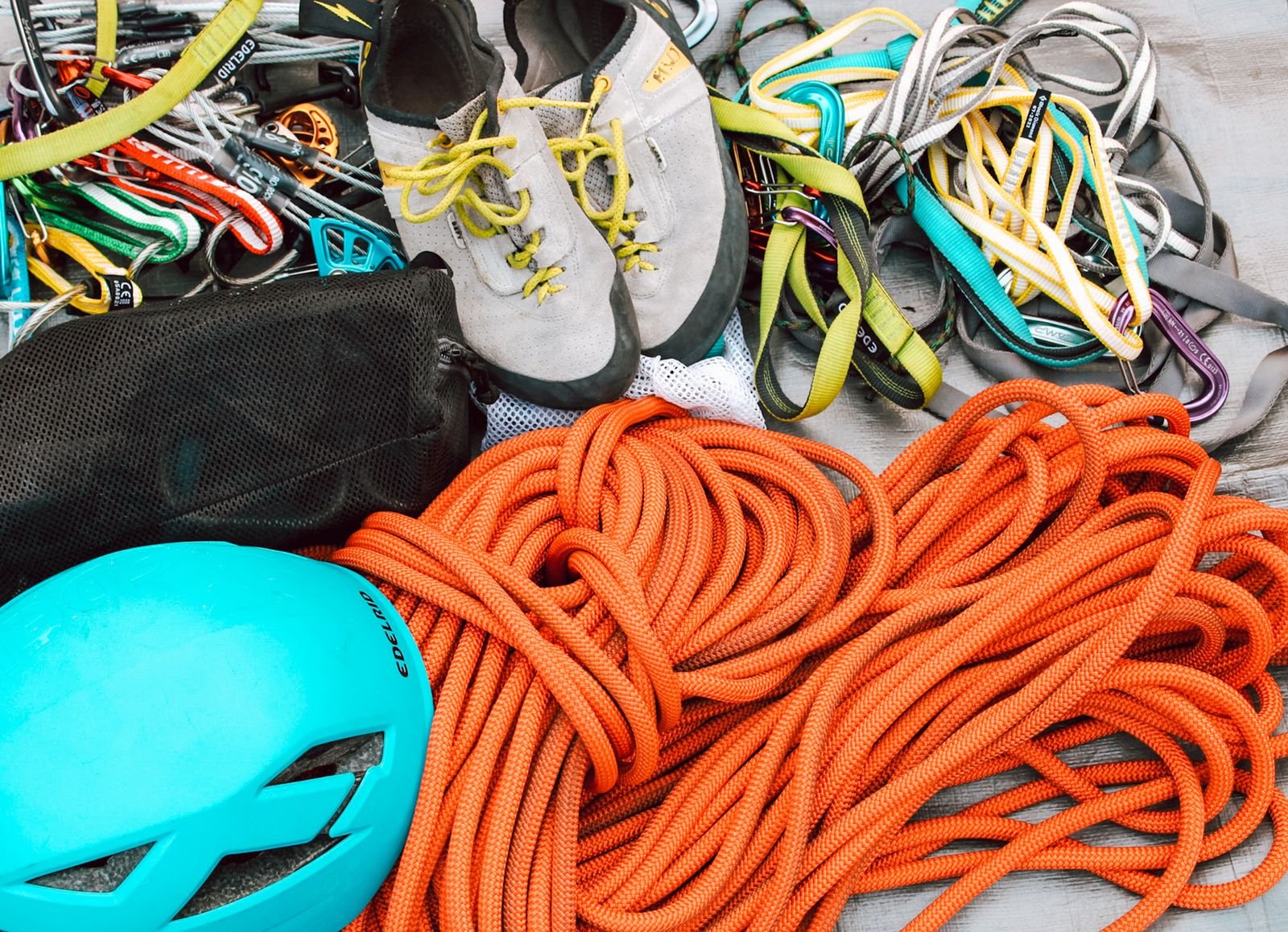 Rope-access equipment including ropes, a helmet, harness hardware and carabiners.